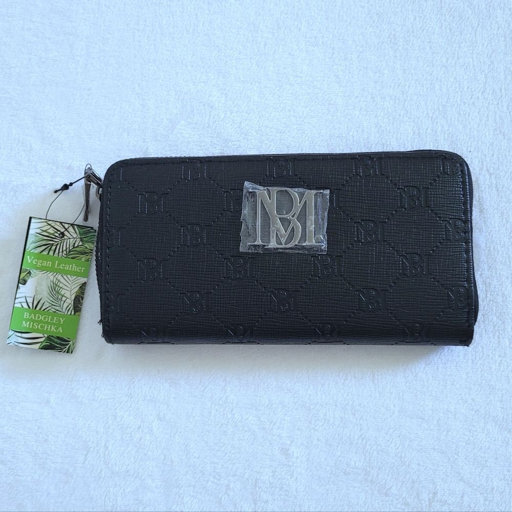 Badgley Mischka Black🖤 Debossed Logo Wallet - NWT